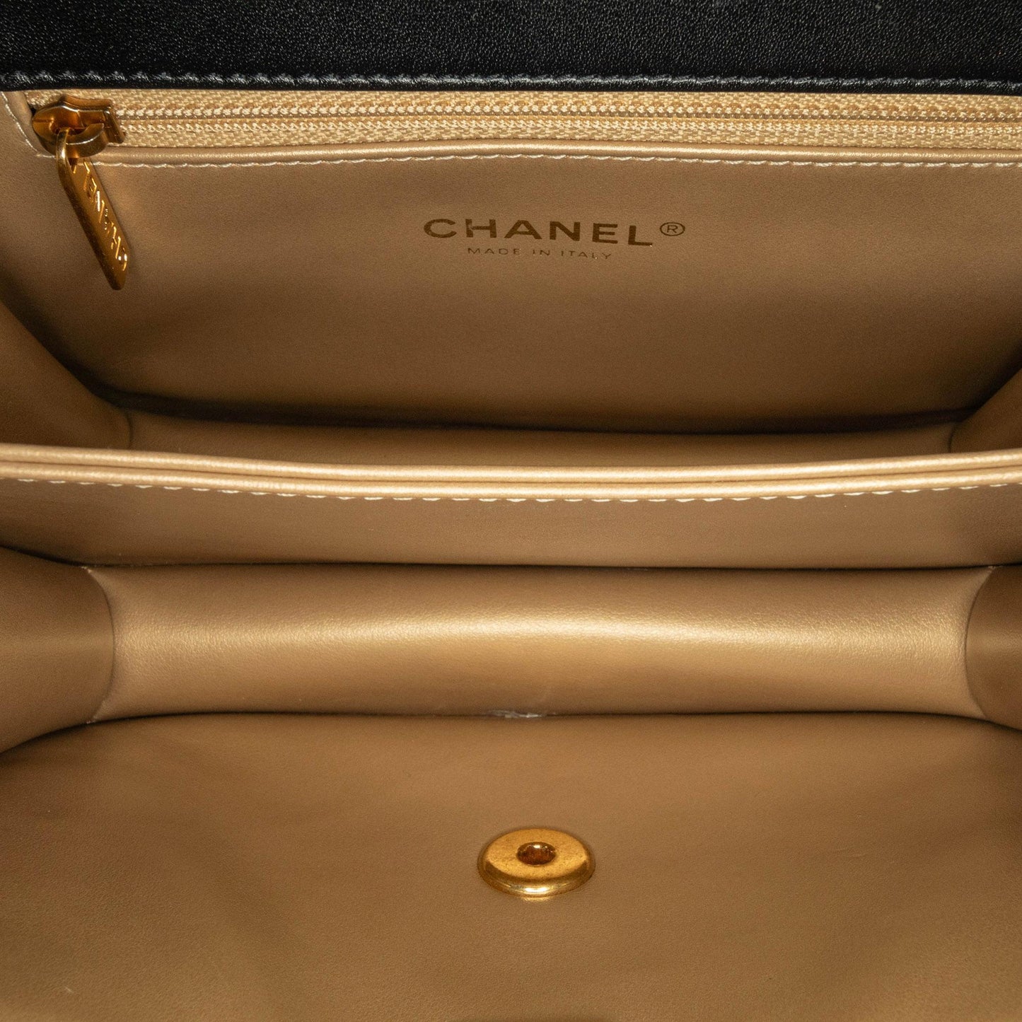 Chanel Quilted Lambskin Octagonal Buckle Crossbody (SHG-Wx3udA)