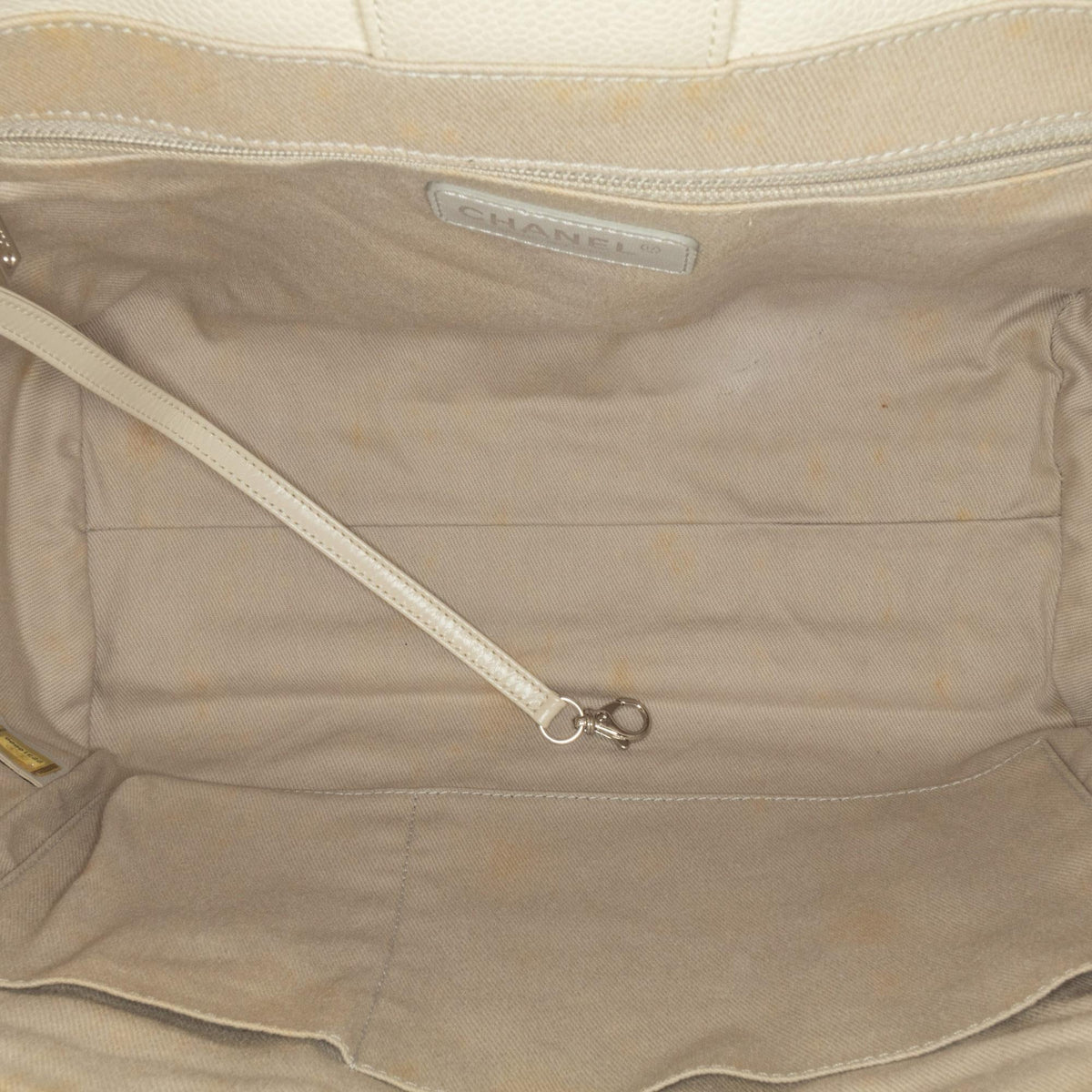 Chanel Small Glazed Calfskin Deauville Tote (SHG-QE8xIp)