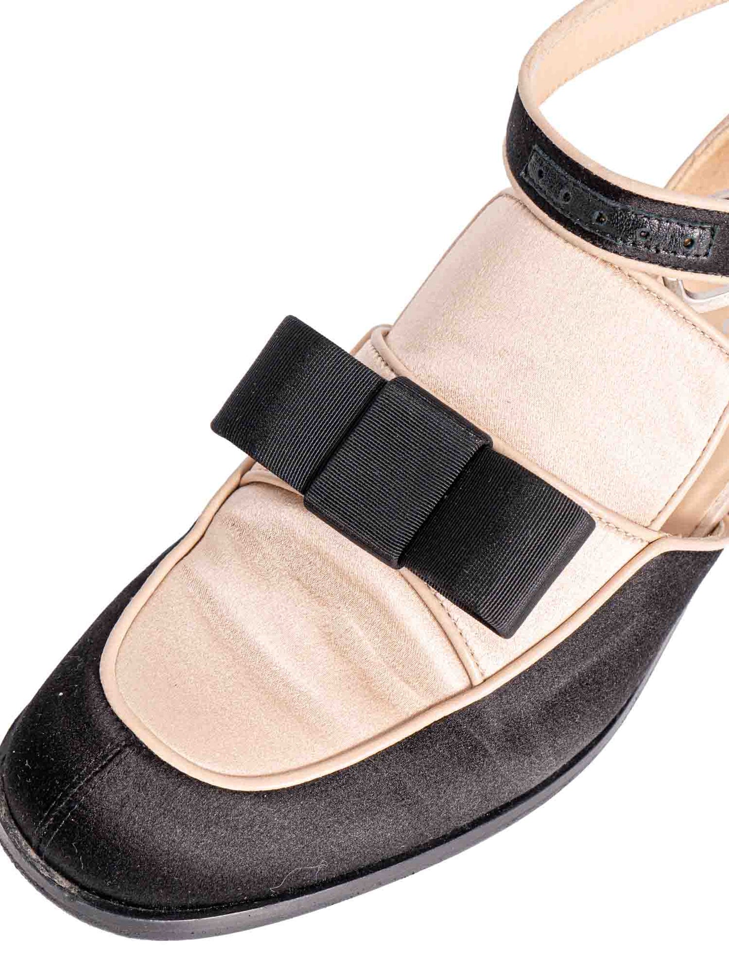 Chanel Spring Runway Cut-Out Bow Oxfords Shoes Black Beige