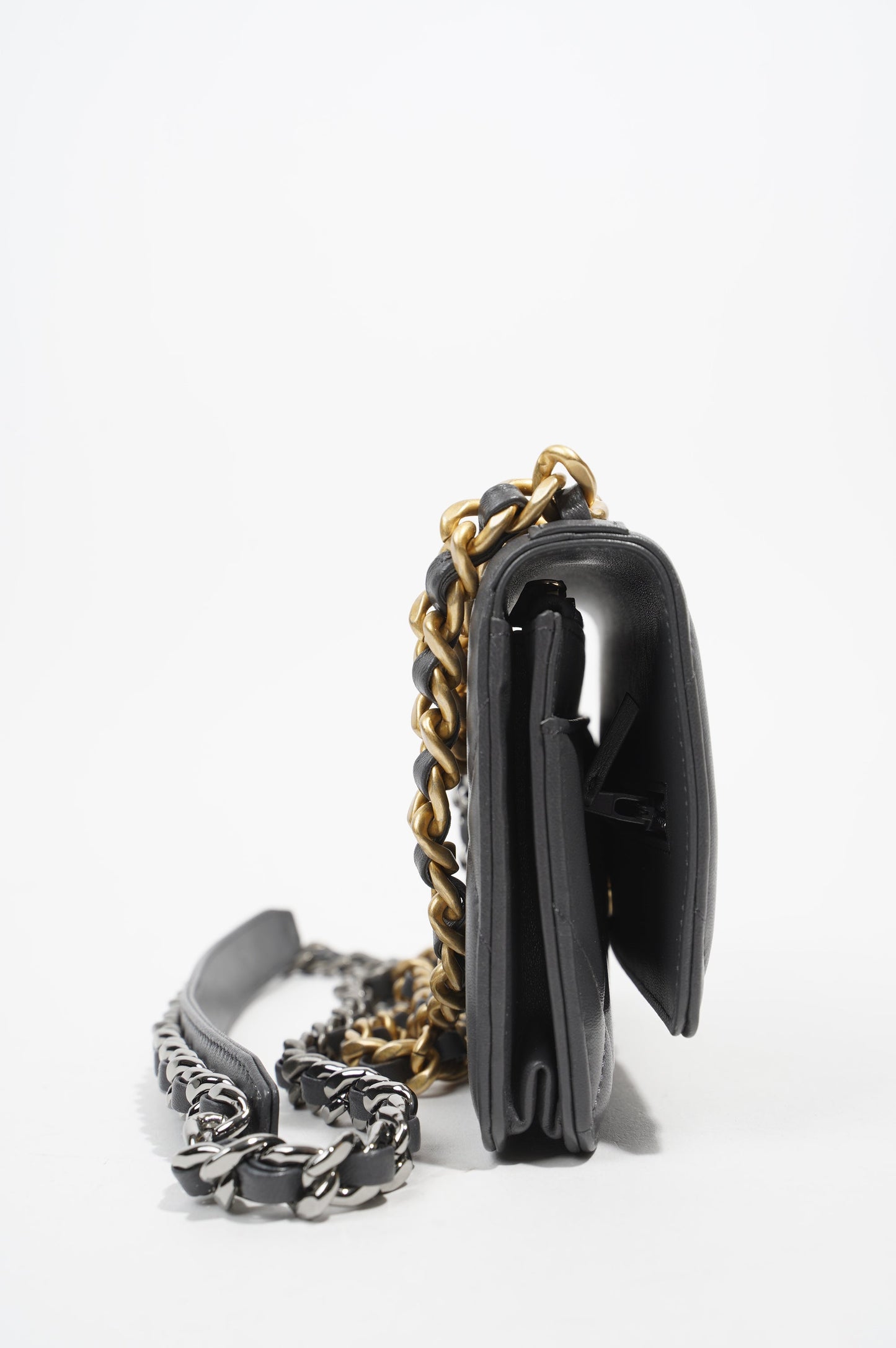 Chanel Womens 19 Wallet On Chain
