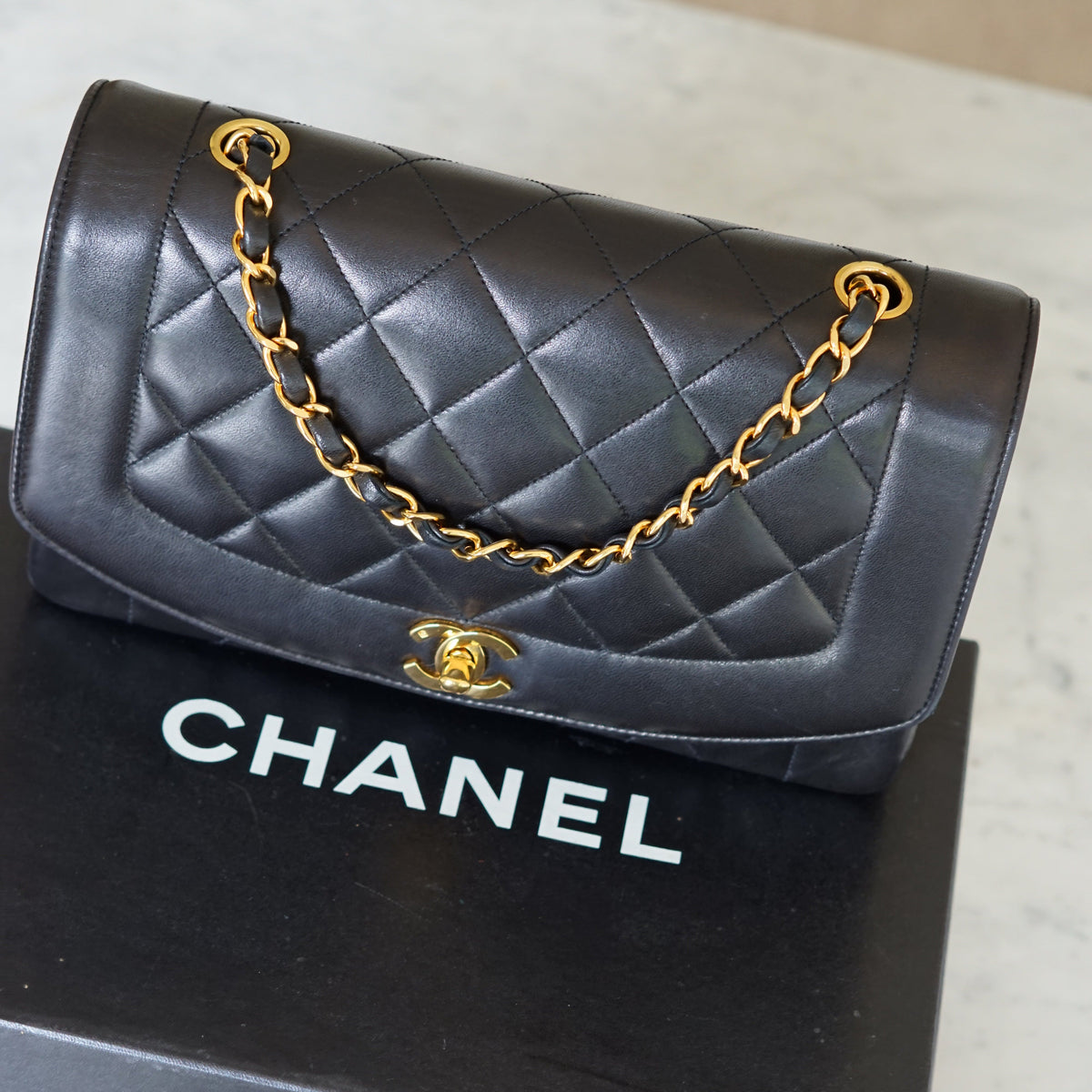 CHANEL DIANA MEDIUM BAG
