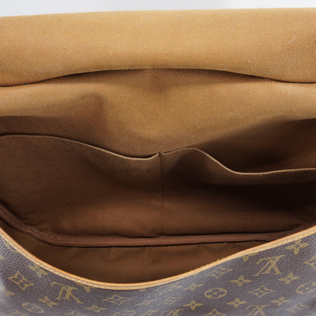 Louis-Vuitton Vintage Monogram Saumur 43