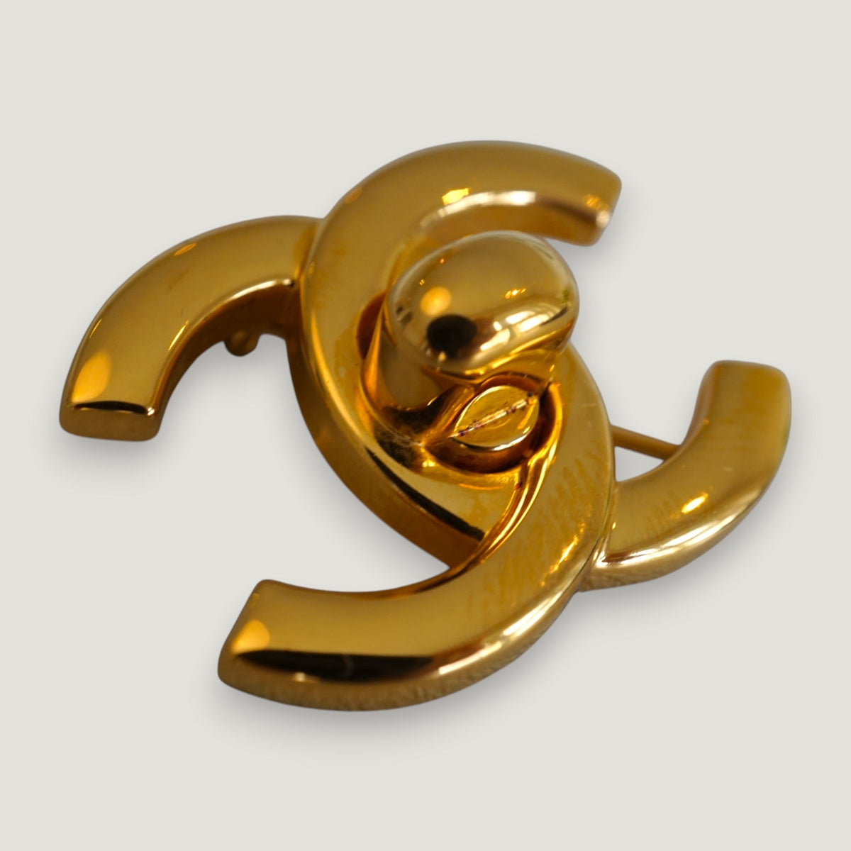 CHANEL BROOCH CC TURNLOCK