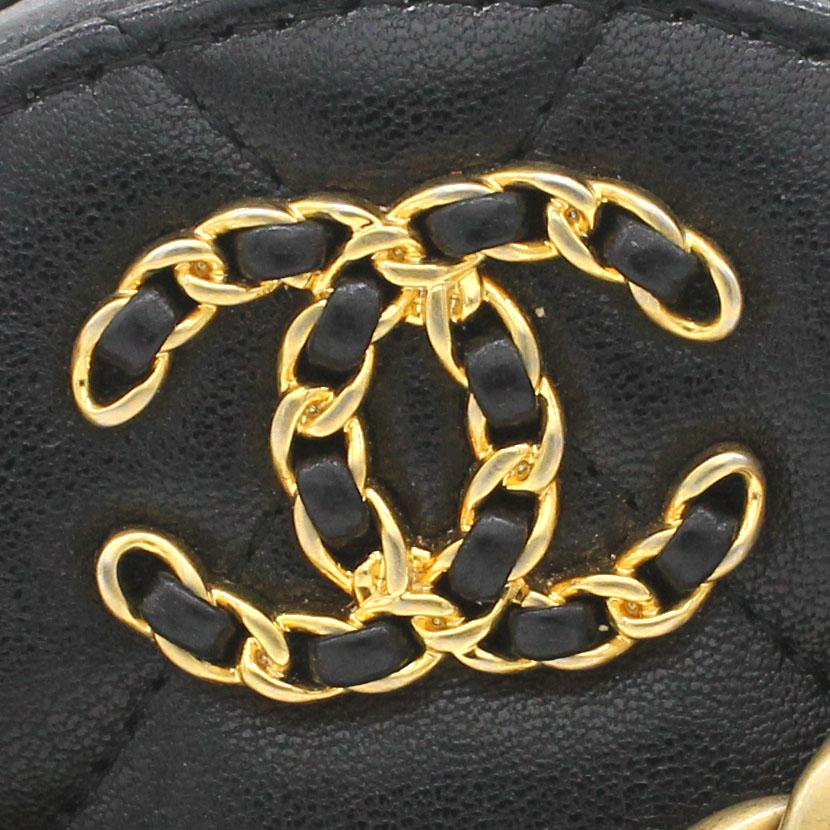 Lambskin Quilted 19 Round Clutch With Chain Black