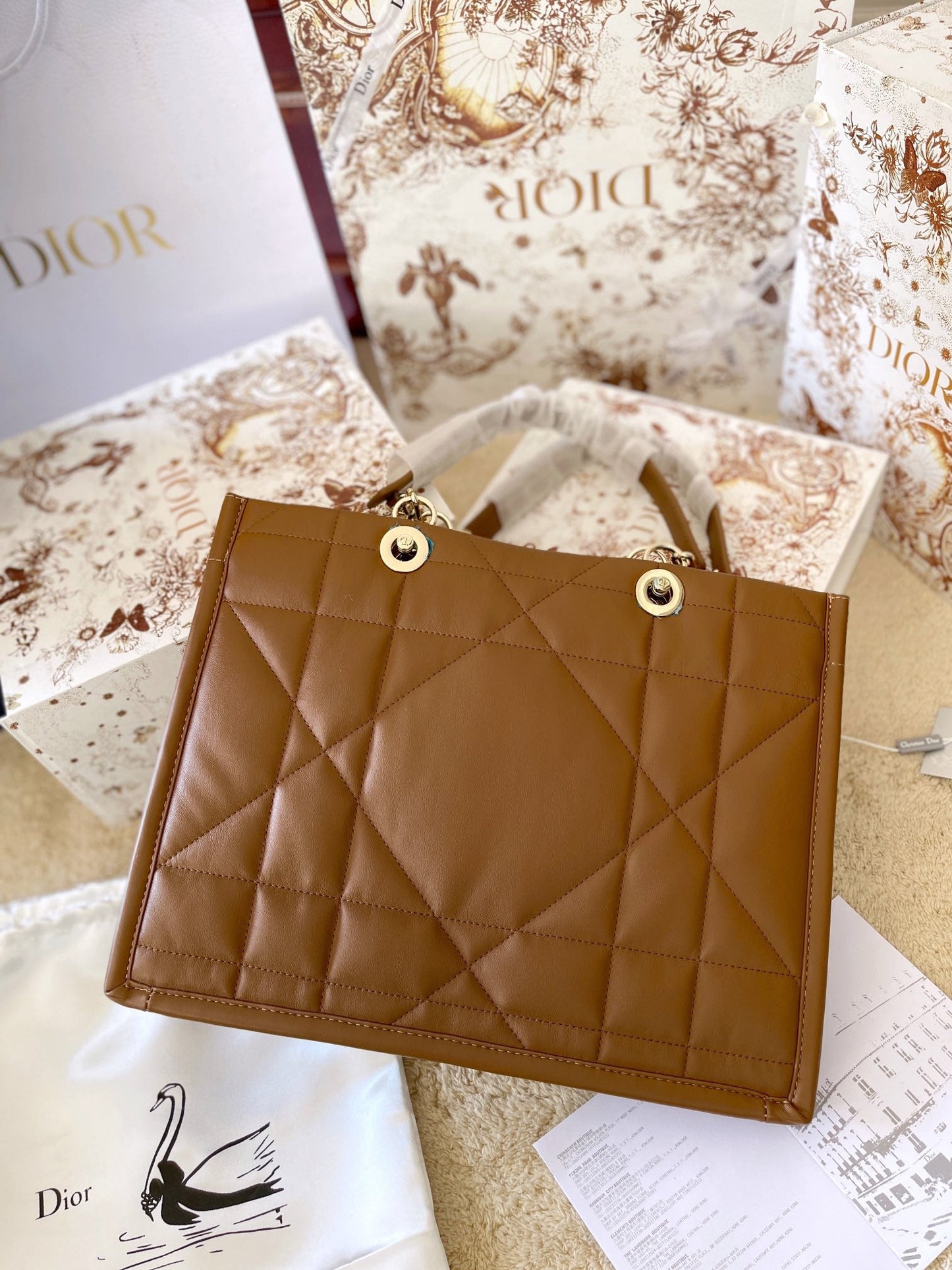 DR263 Medium Dior Essential Tote Bag / 14.5 x 11 x 7 inches