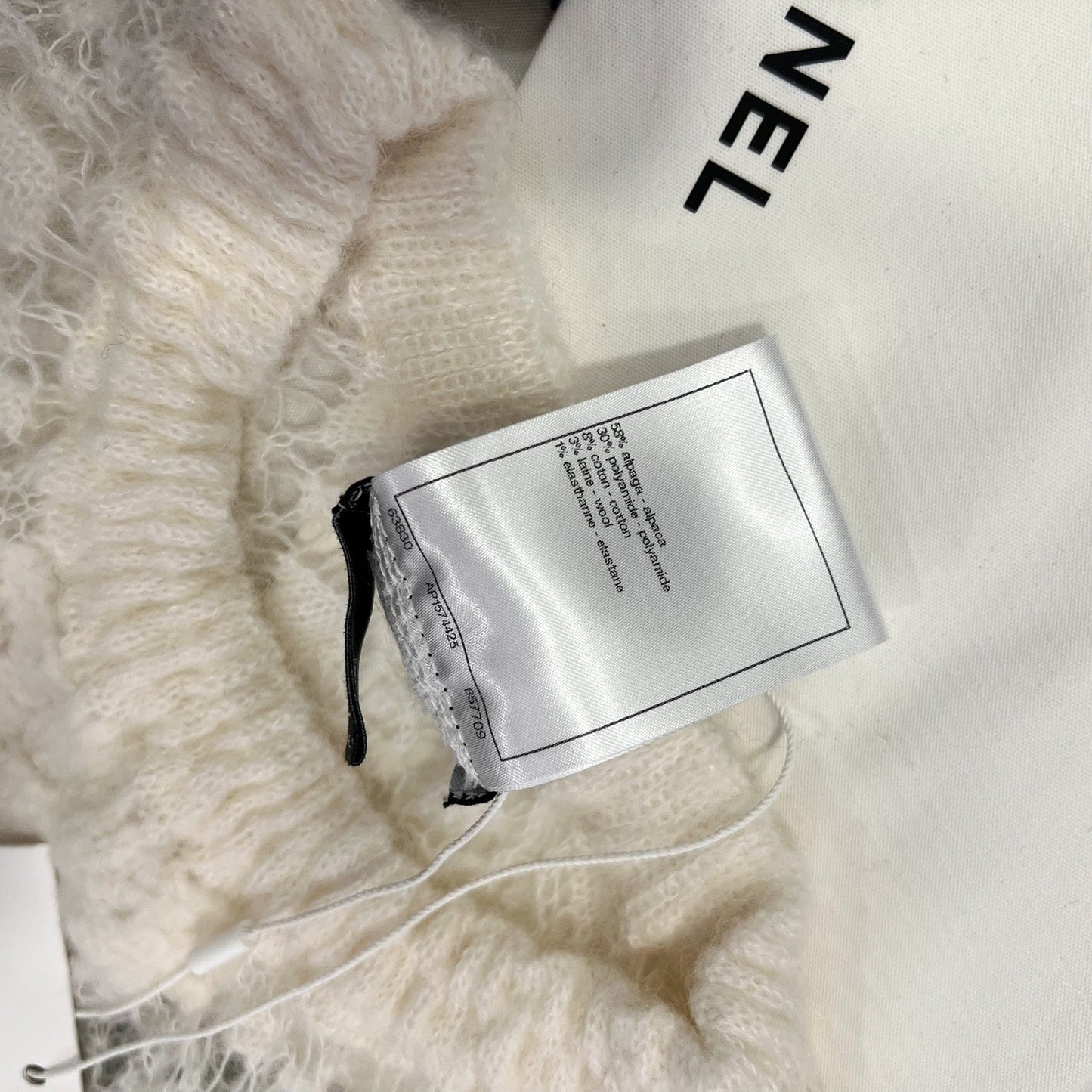 Chanel 23K Runway Pullover in White Alpaca and Polyamide (Model: P75692)