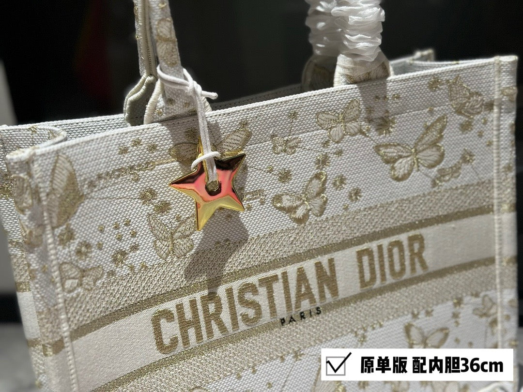 DR356 Medium/Large Dior Book Tote