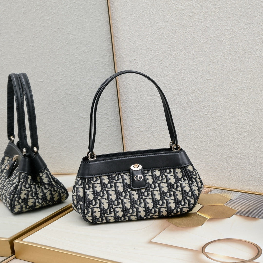 DR443 Small Key Bag / 8.6x4.7x4.7inch