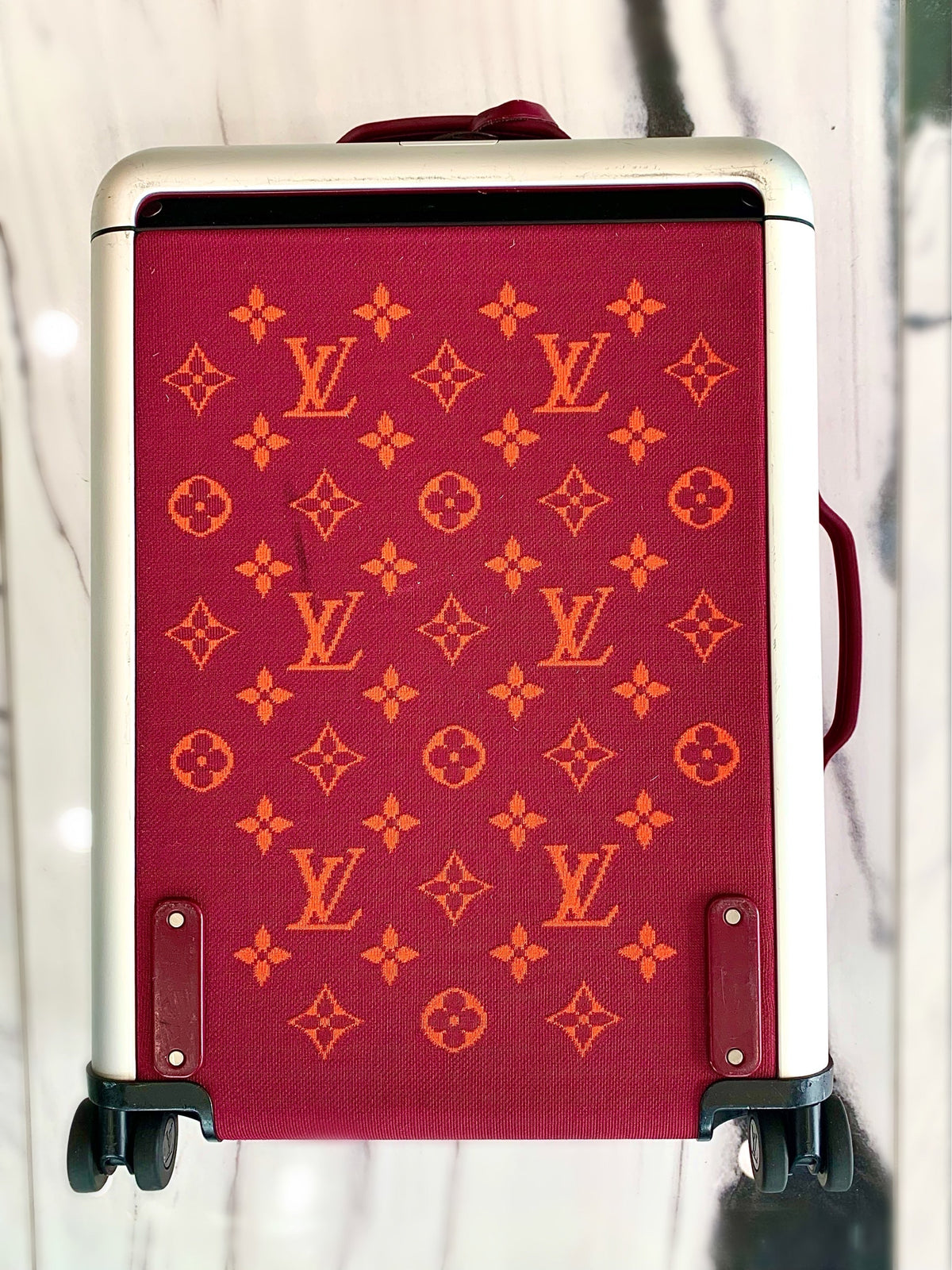 LOUIS VUITTON KNIT MONOGRAM HORIZON SOFT 55