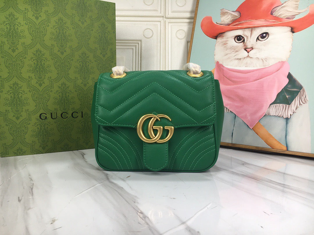 GC542 GG Marmont Mini Shoulder Bag / 7"W x 5.9"H x 3.1"D