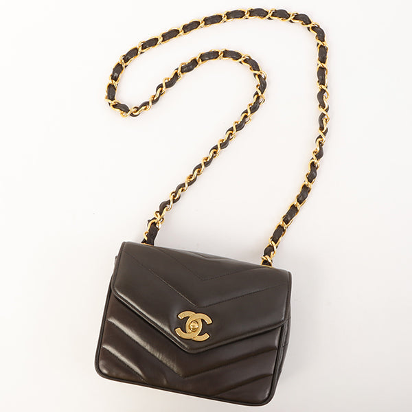 Chanel Around 1995 Made Chevron Stitch V Flap Turn-Lock Chain Bag Black