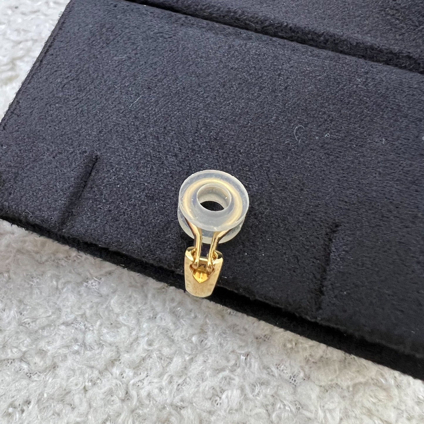 Chanel COCO Single Earring Clip in 18K Yellow Gold with 1 Diamond (Ref. J13307)