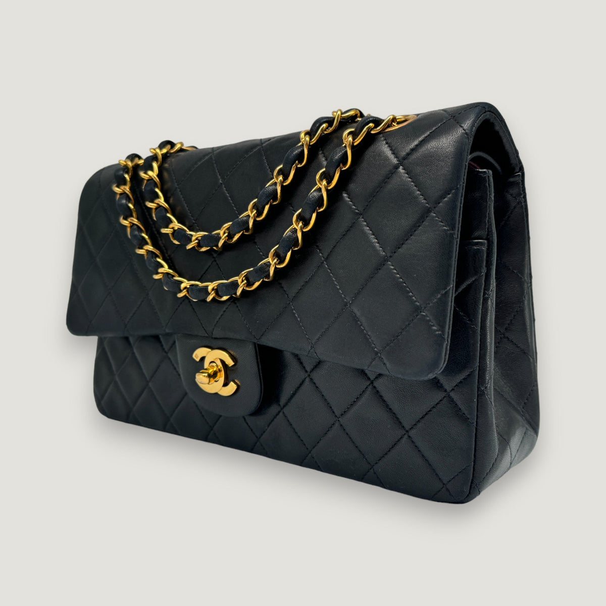 CHANEL CLASSIC MEDIUM BAG