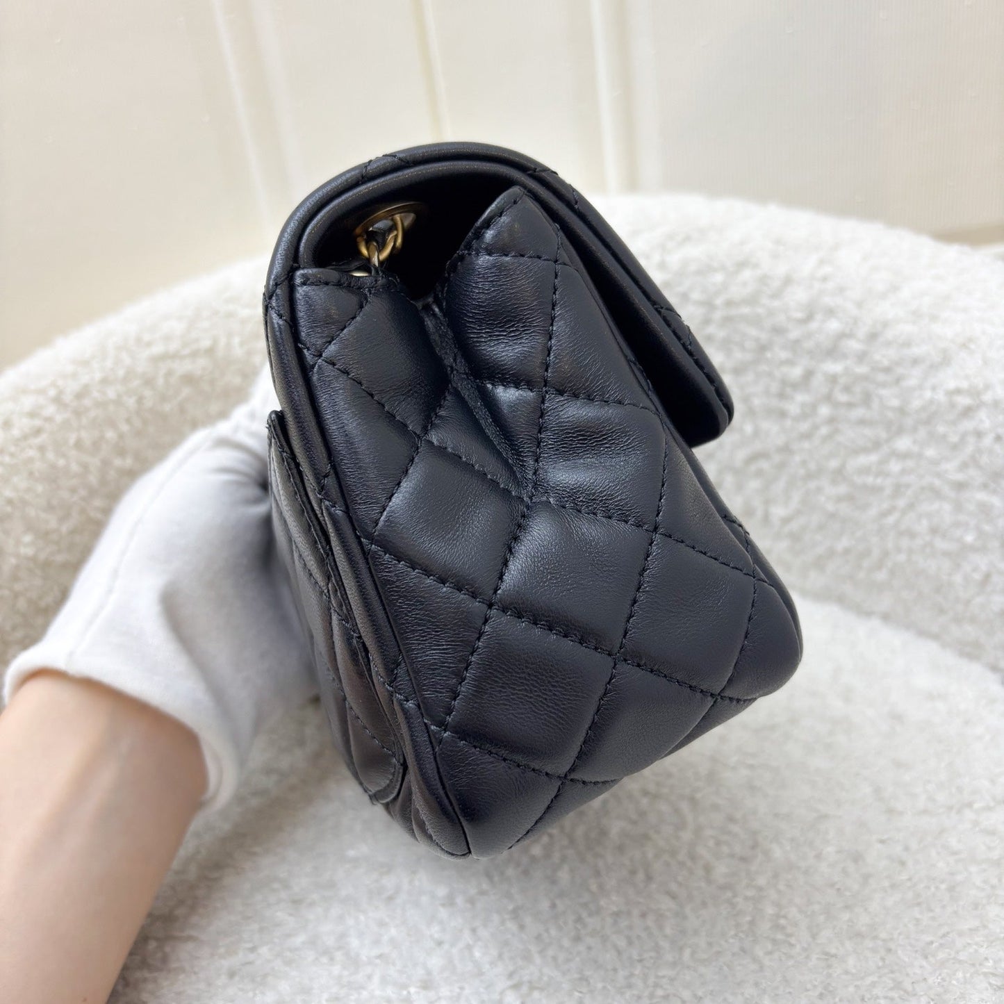 Chanel 22C Pearl Crush Square Mini Flap in Black Lambskin and AGHW (Model: AS1786)