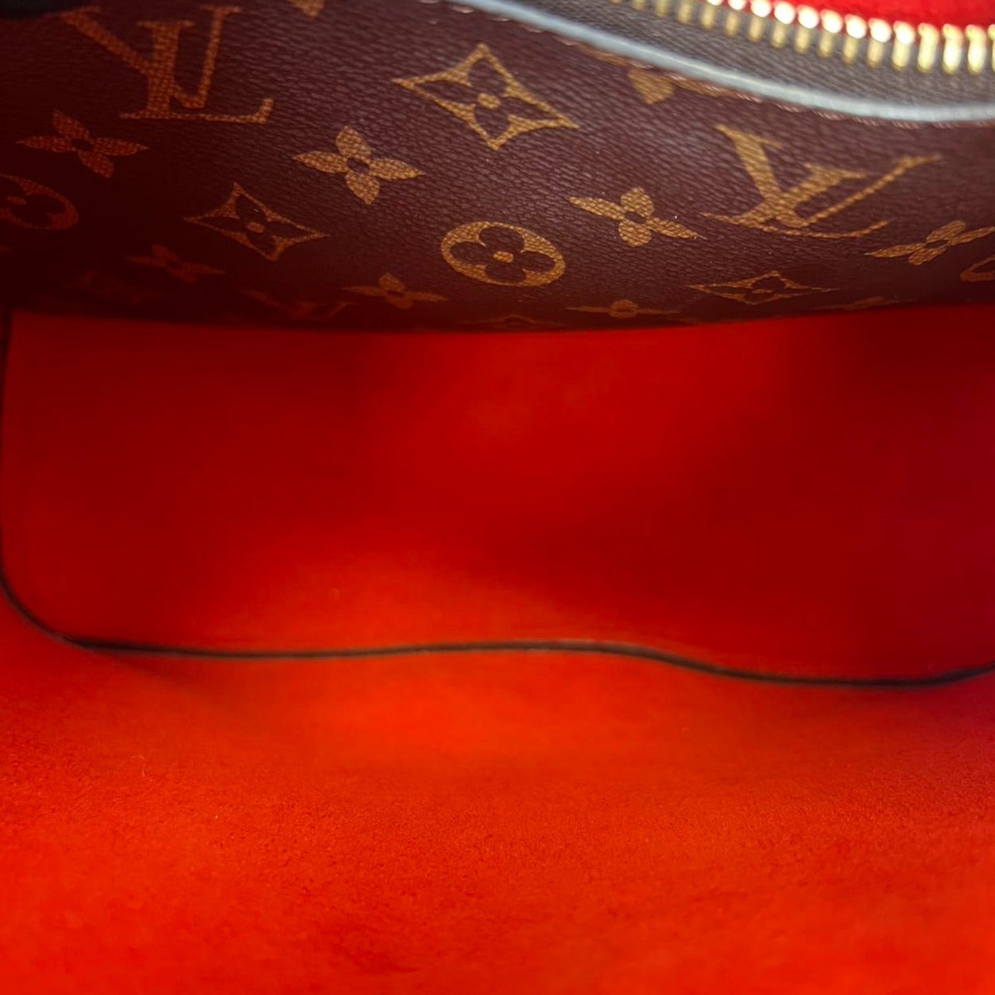 Louis-Vuitton Neonoe MM Monogram Coquelicot Red GHW