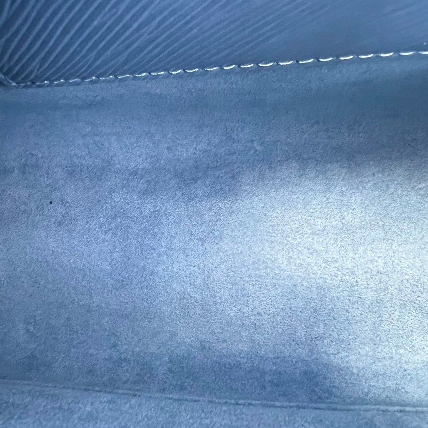 Louis-Vuitton Twist MM Shoulder Epi Blue GHW
