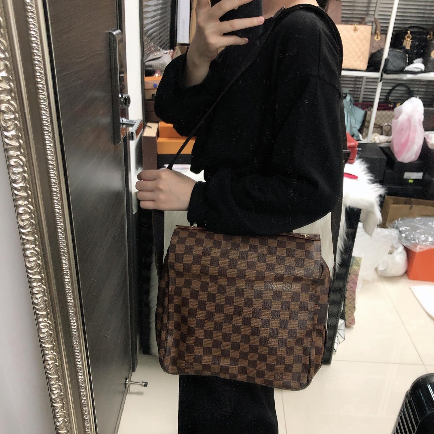 Louis-Vuitton Damier Ebene Daniel GM Messenger Bag