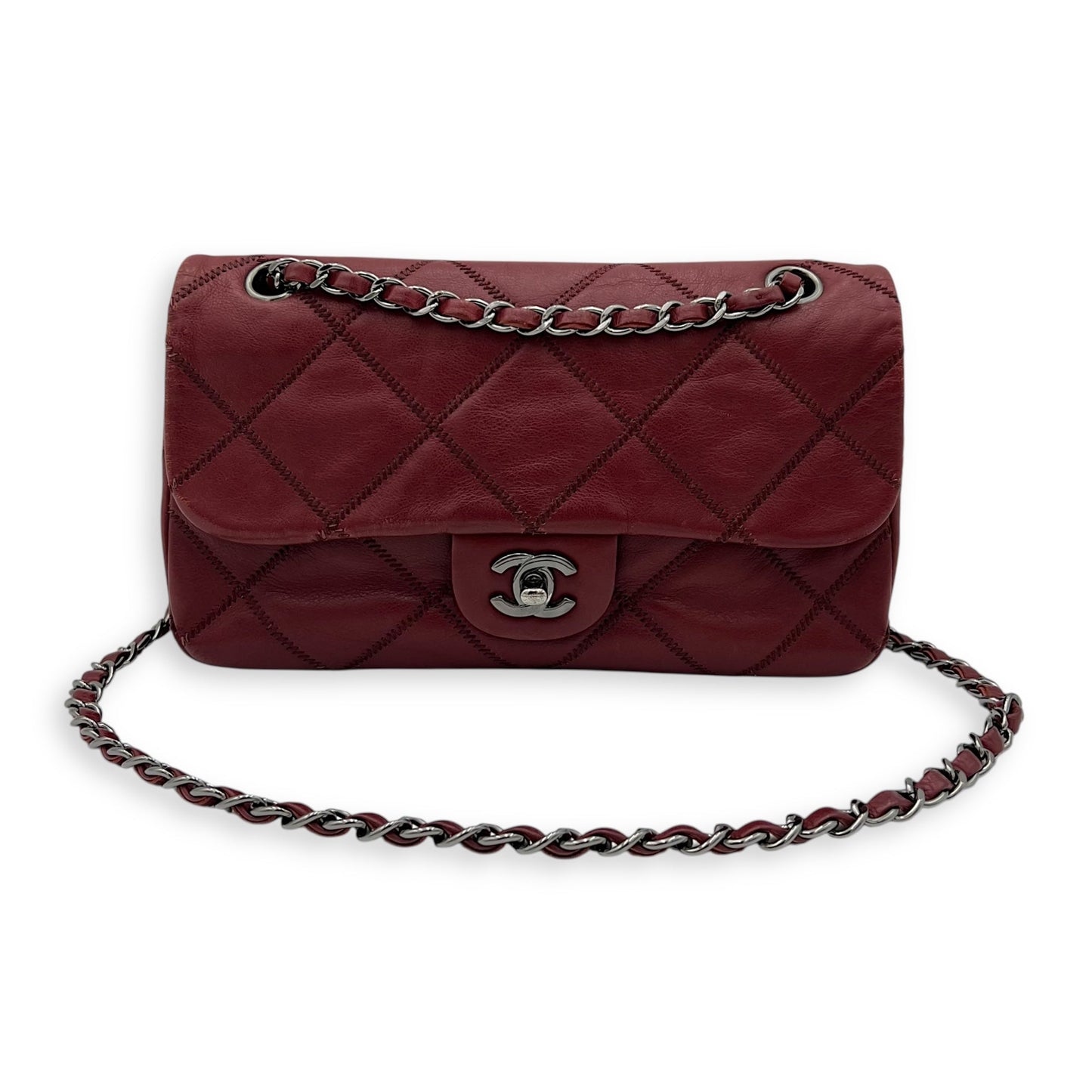 Classic Diamond Stitch Quilted Red Shoulder Bag in Calfskin, Ruthenium hardware