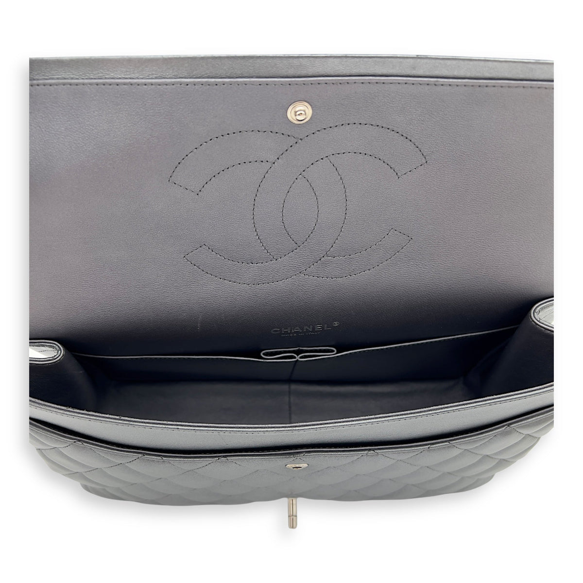 Classic Shoulder Bag Maxi Silver in Lambskin, Silver hardware