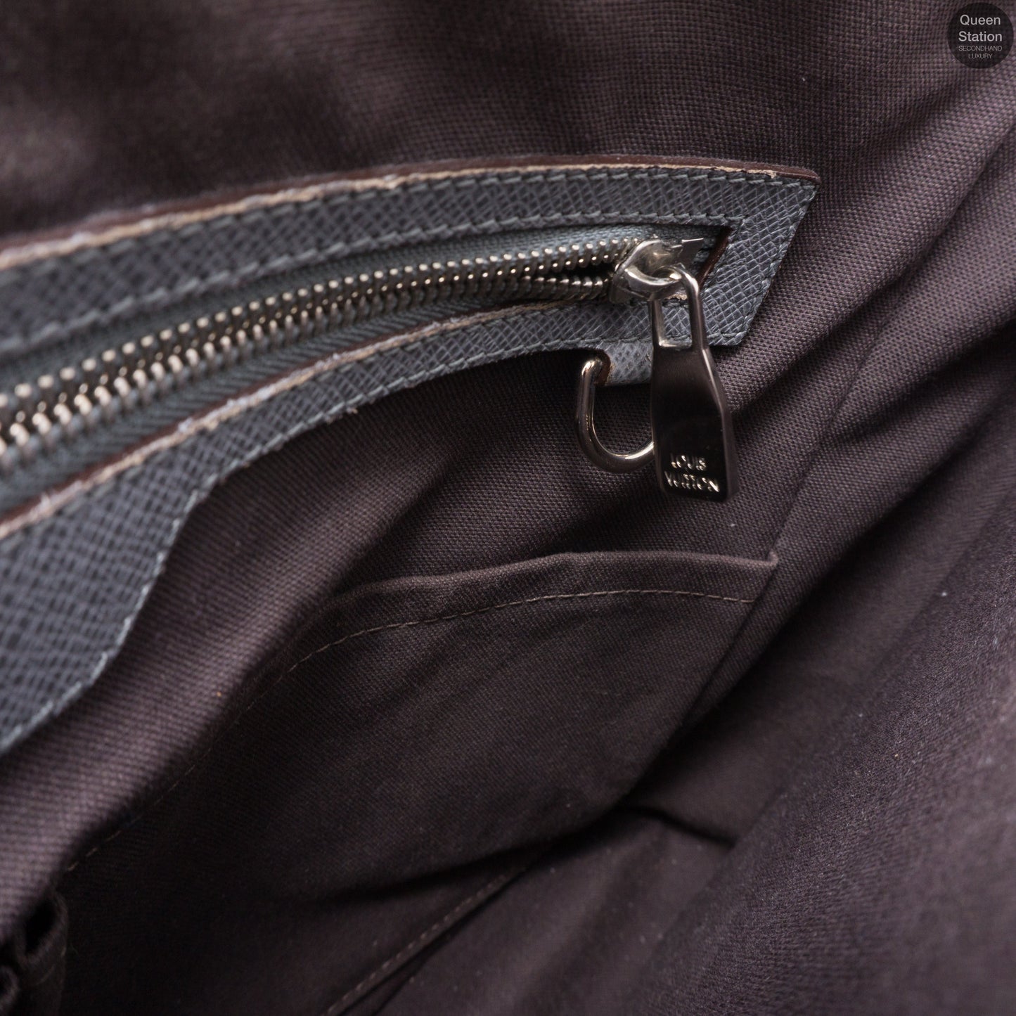 Louis-vuitton Roman GM Glacier Gray Taiga Leather