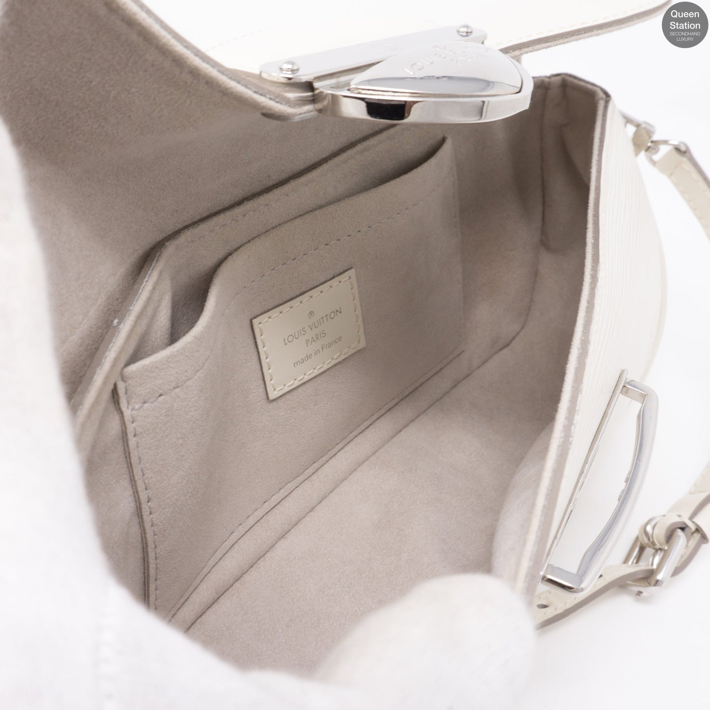 Louis-vuitton Montaigne Pochette White Epi