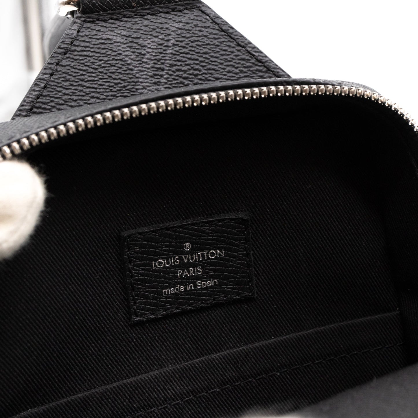 Louis-vuitton Outdoor Slingbag Taigarama Black