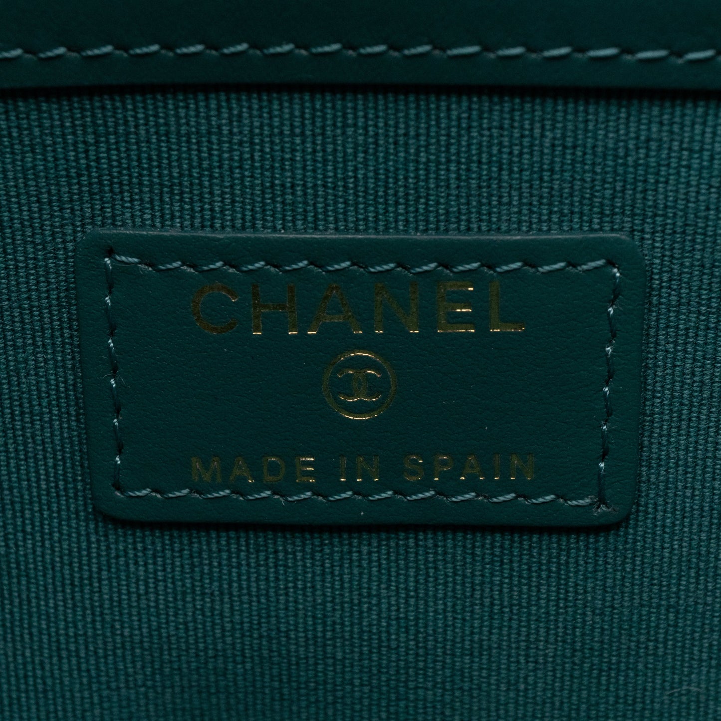 19 Pouch Large Teal Quilted Leather