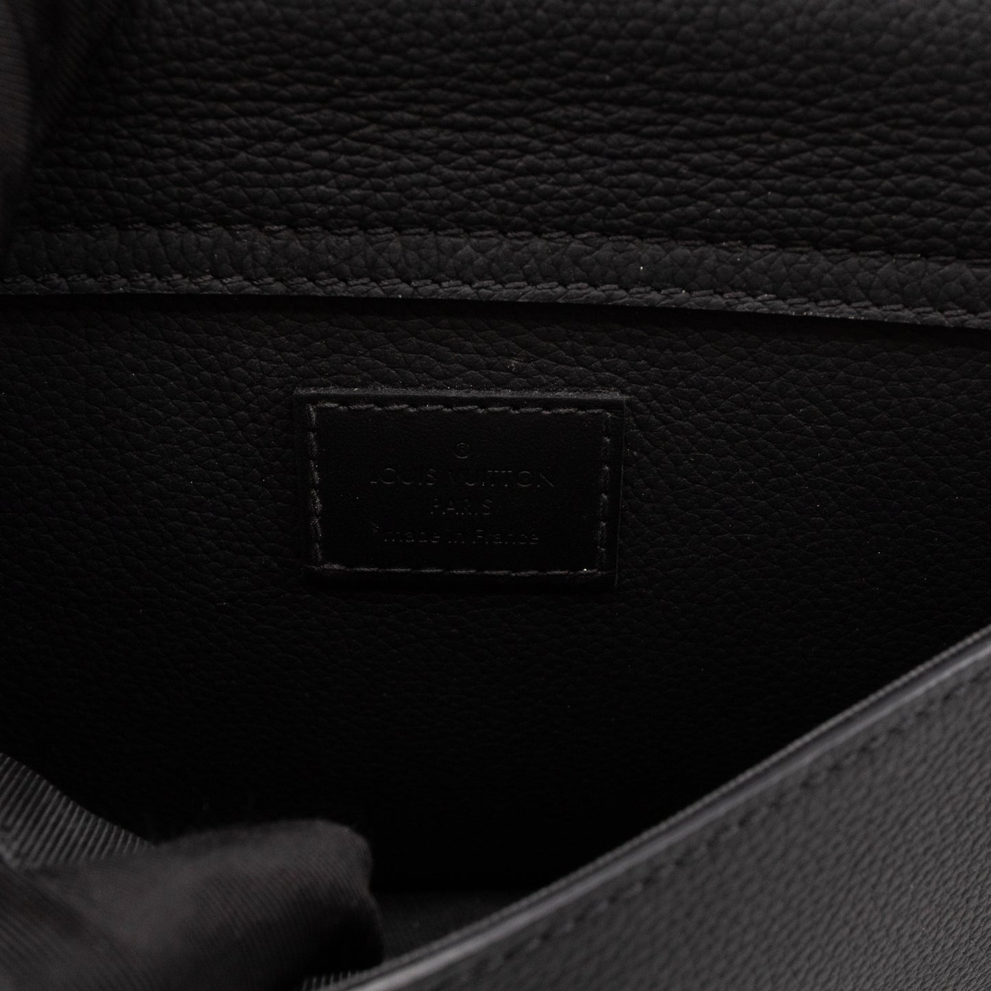 Louis-vuitton LV Aerogram Takeoff Sling Bag Black Leather