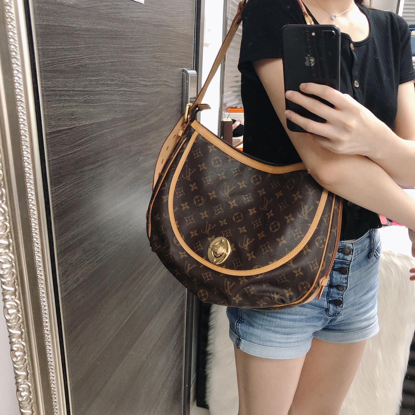 Louis-Vuitton Monogram Tulum GM