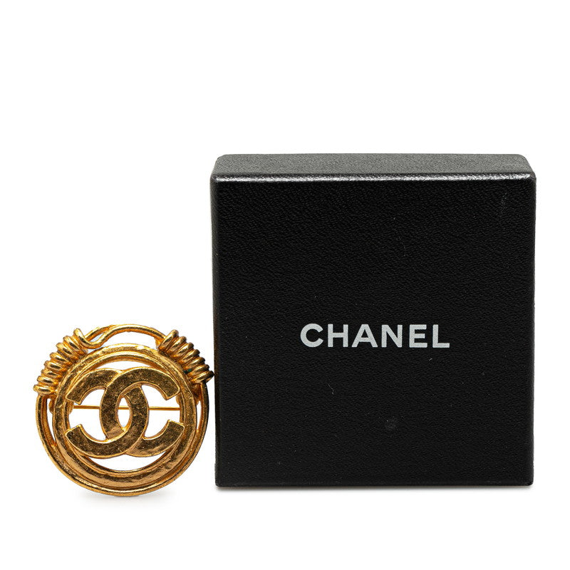 Chanel CC Medallion Brooch Metal Brooch in Good condition