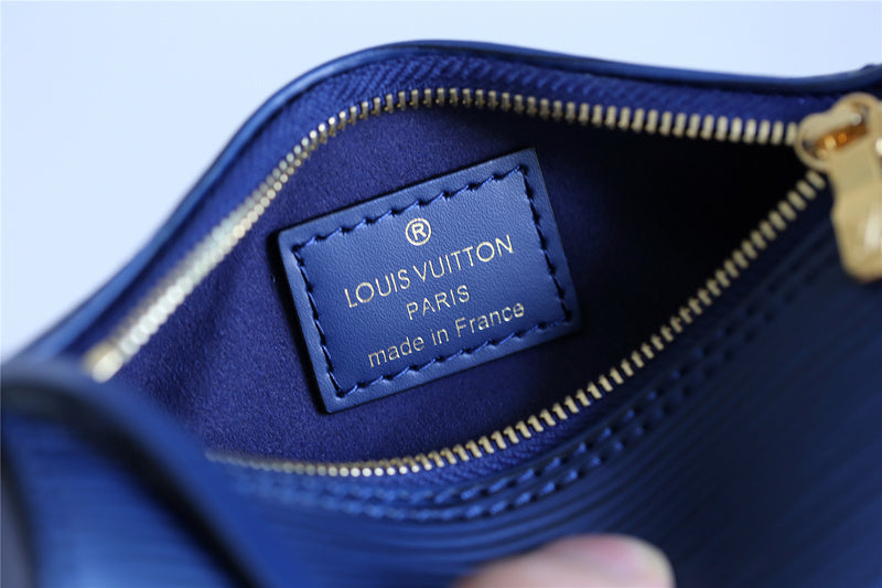 The Franco Shops - Louis Vuittons - 7977