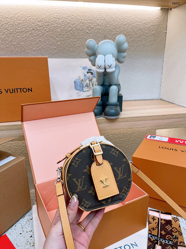 Franco Shops - Louis Vuittons - 15105