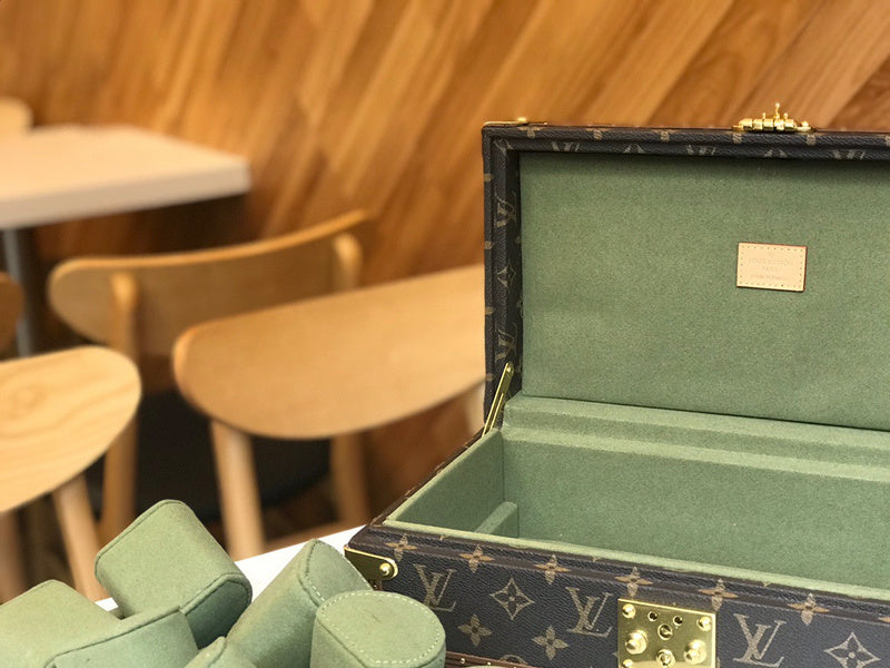 Franco Shops - Louis Vuittons - 9497