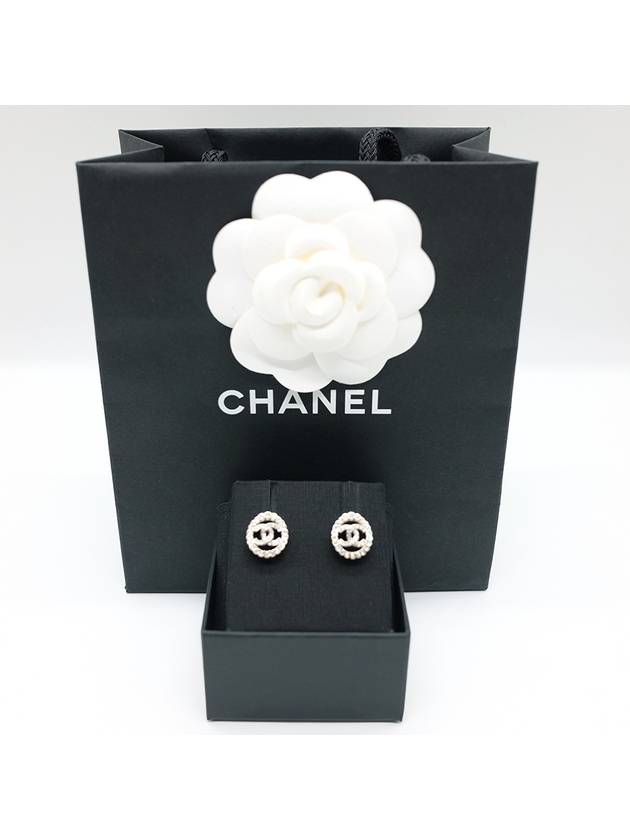 CC Logo Round Earrings Silver Chanel