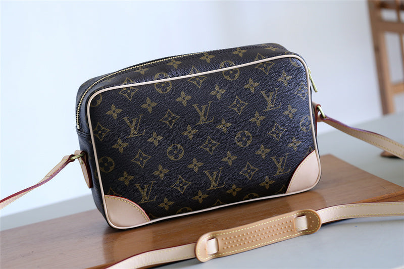 The Franco Shops - Louis Vuittons - 7884
