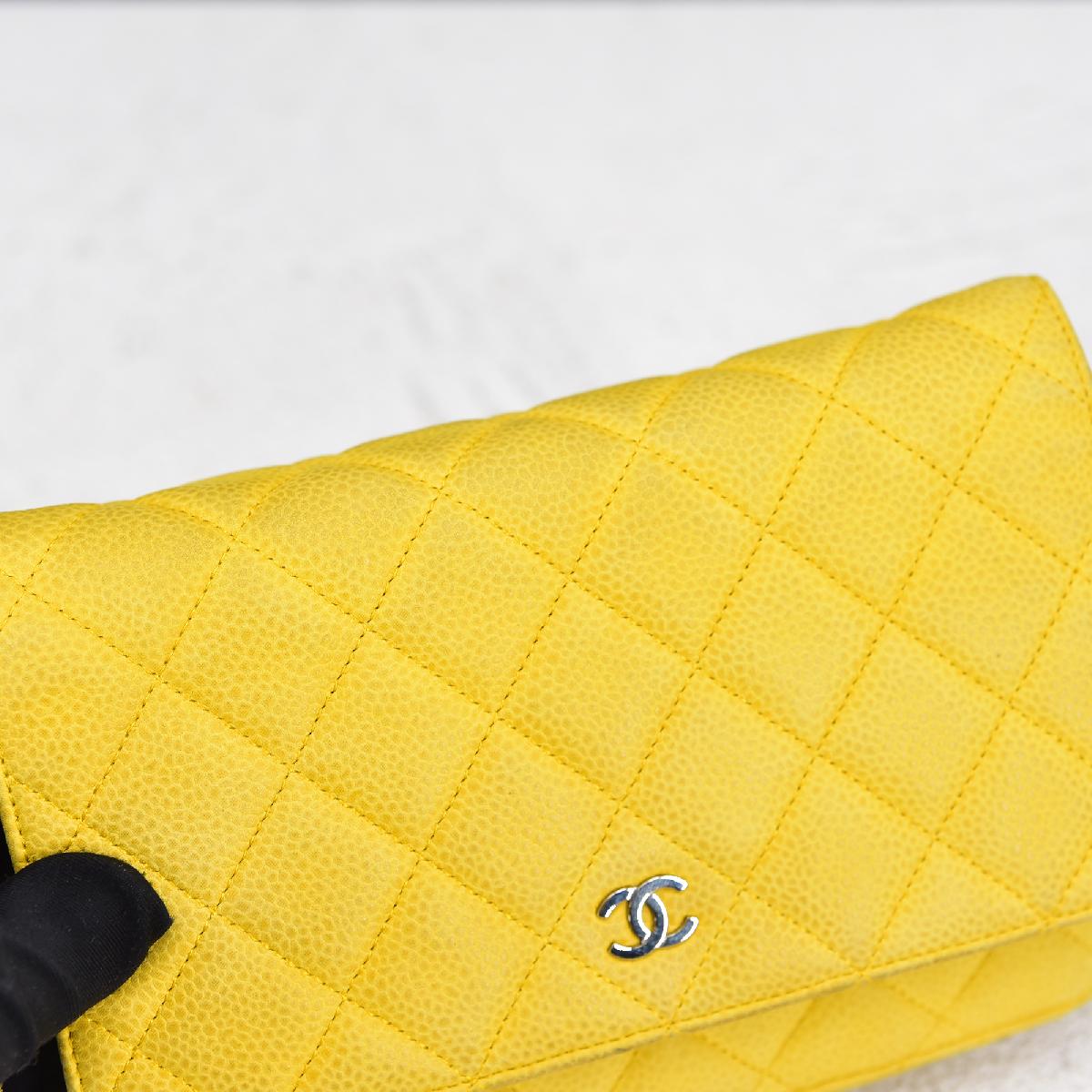 Chanel null Leather Crossbody Bag h14371 in Fair condition
