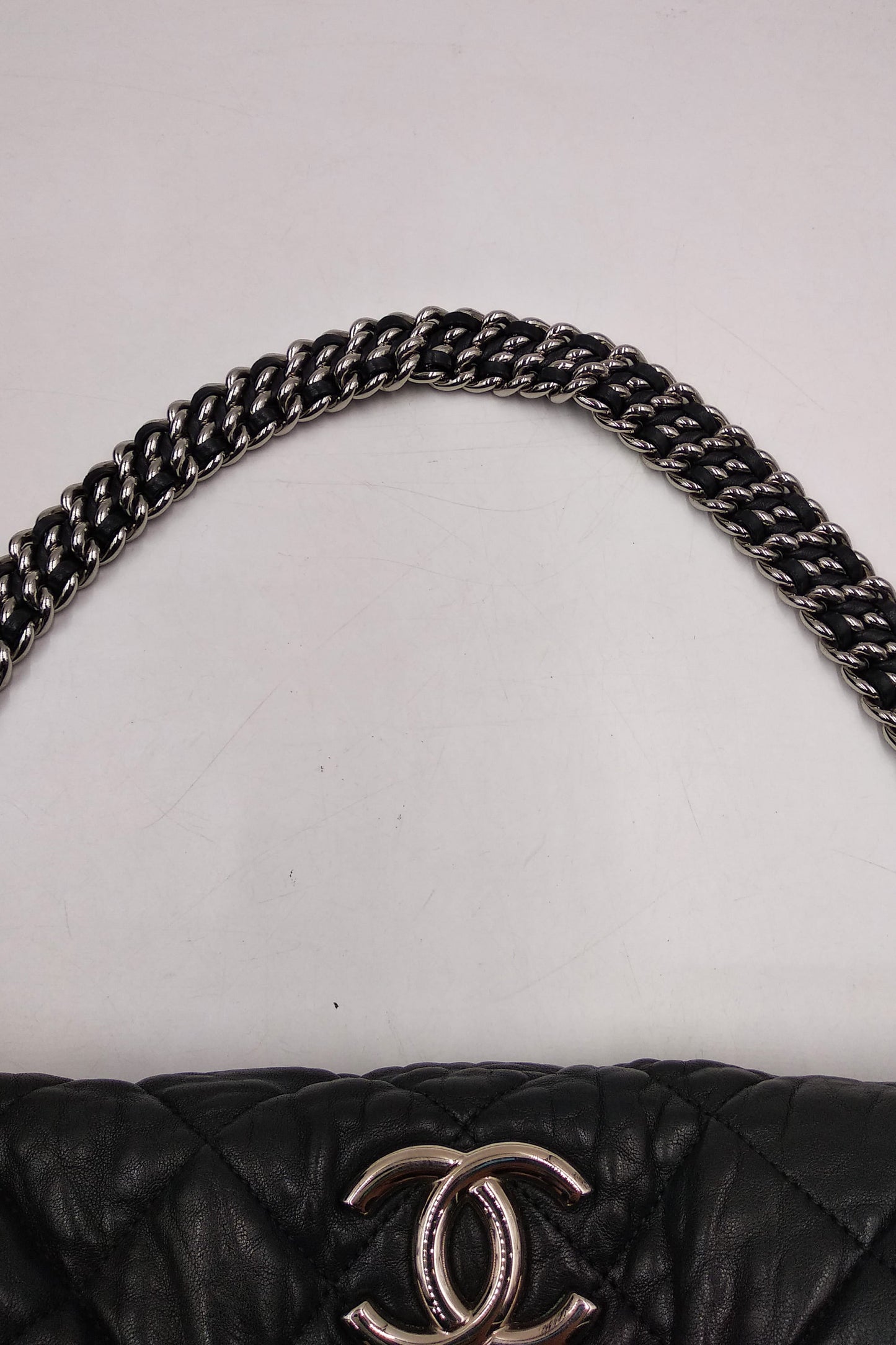 Chain Around Hobo Black