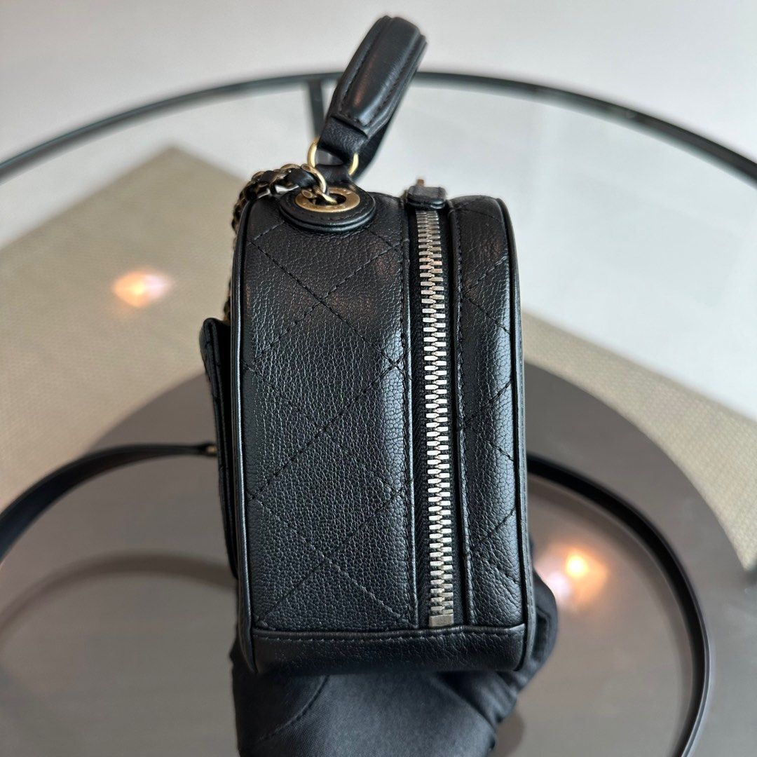 Chanel Coco Curve Vanity Case - Calfskin Black GHW No 23