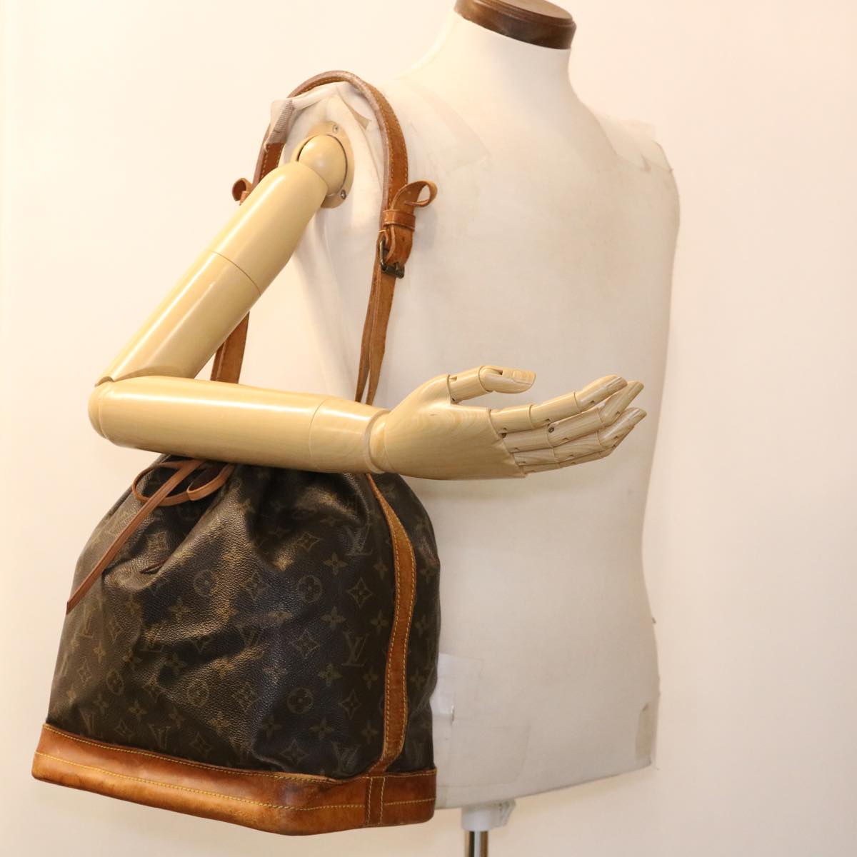 LOUIS VUITTON Monogram Noe Shoulder Bag M42224 LV cl455