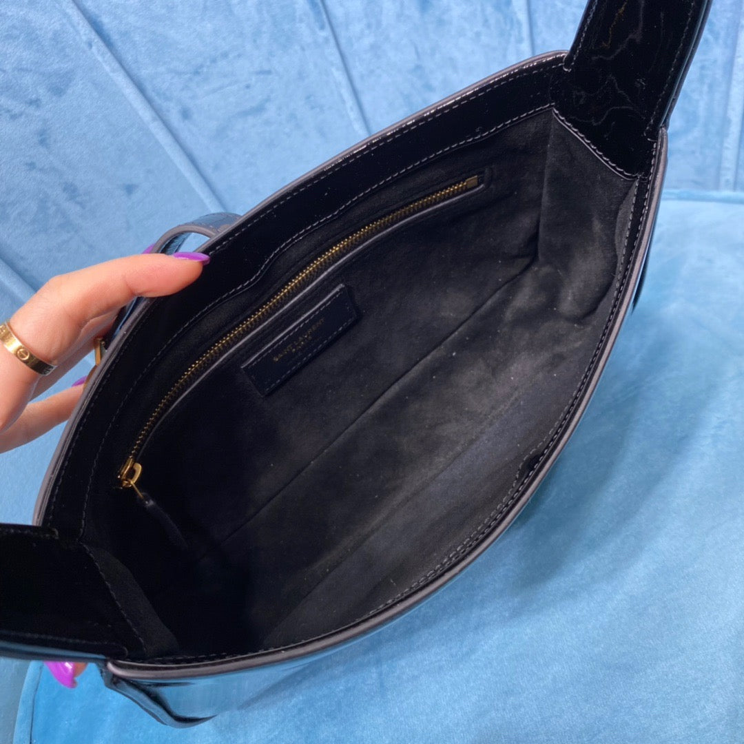 Yves Saint Laurent Hobo Bag In Smooth Noir