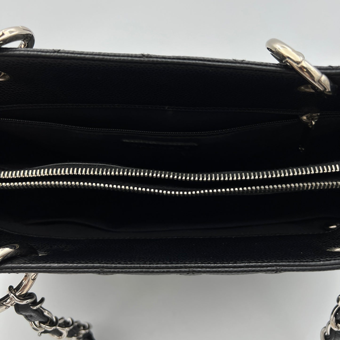 GST Black Tote Bag in Caviar Leather, Silver hardware