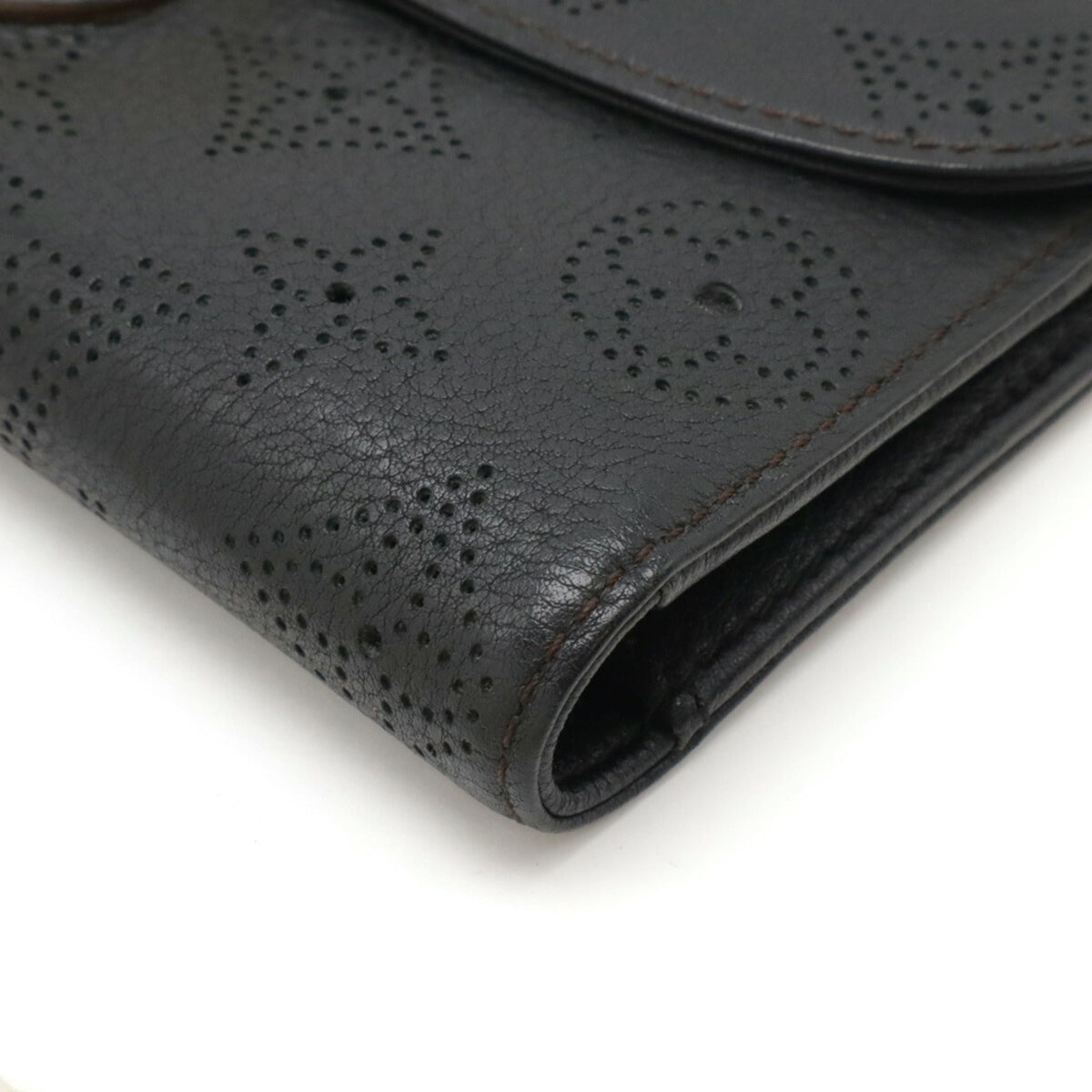 Louis Vuitton Noir Mahina Leather Leather Long Wallet (Bi-Fold)