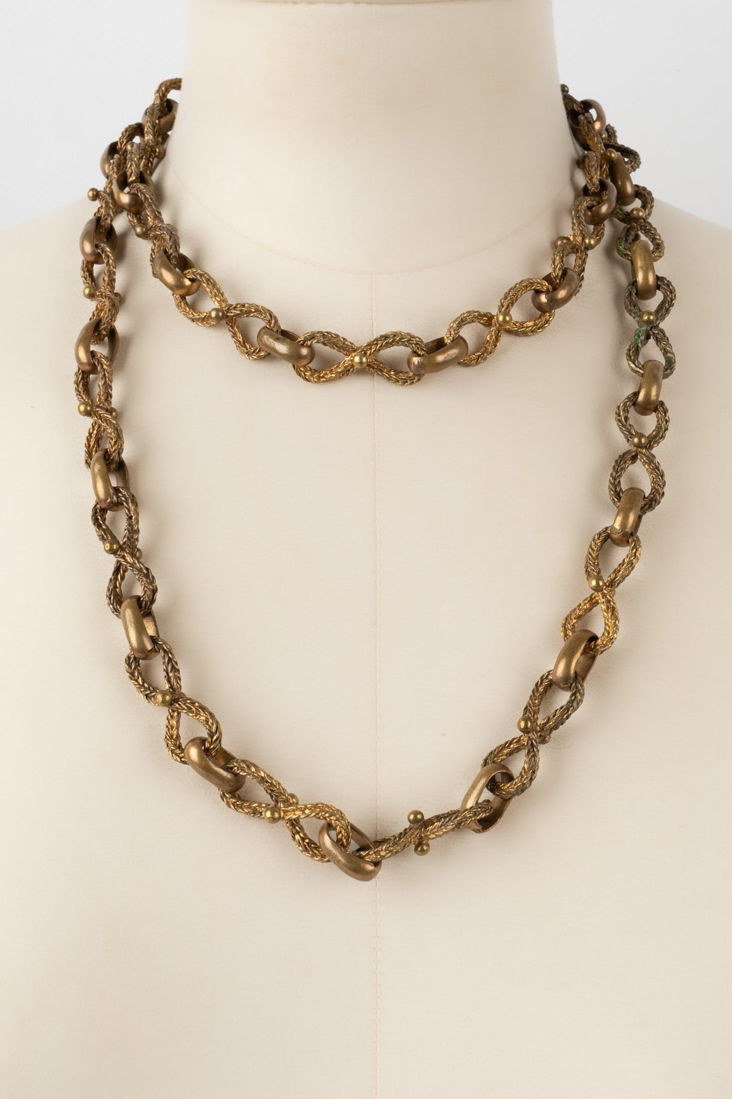 Collier doré Chanel 1950-60