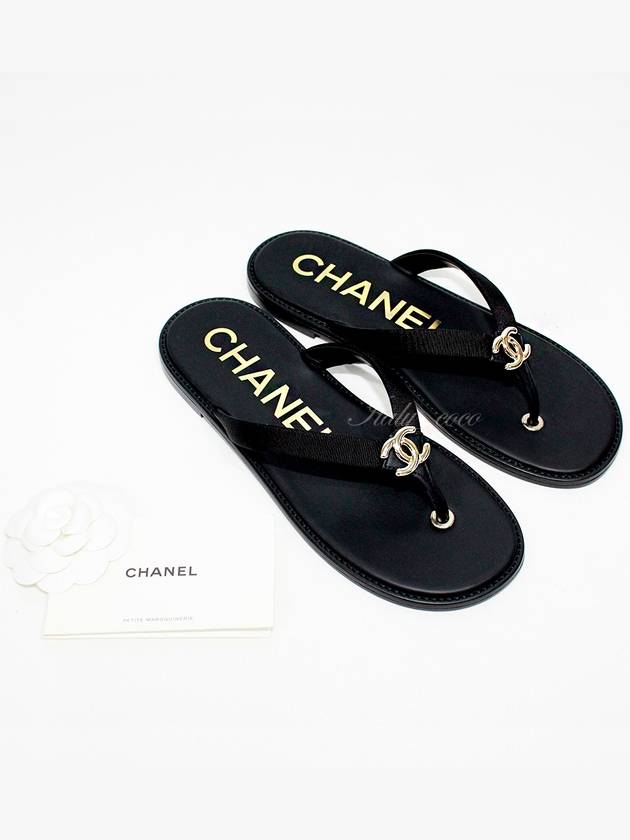 WoMen's CC Logo Flip Flops Black Chanel
