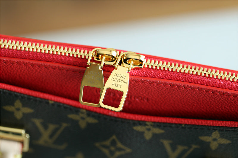 The Franco Shops - Louis Vuittons - 7998