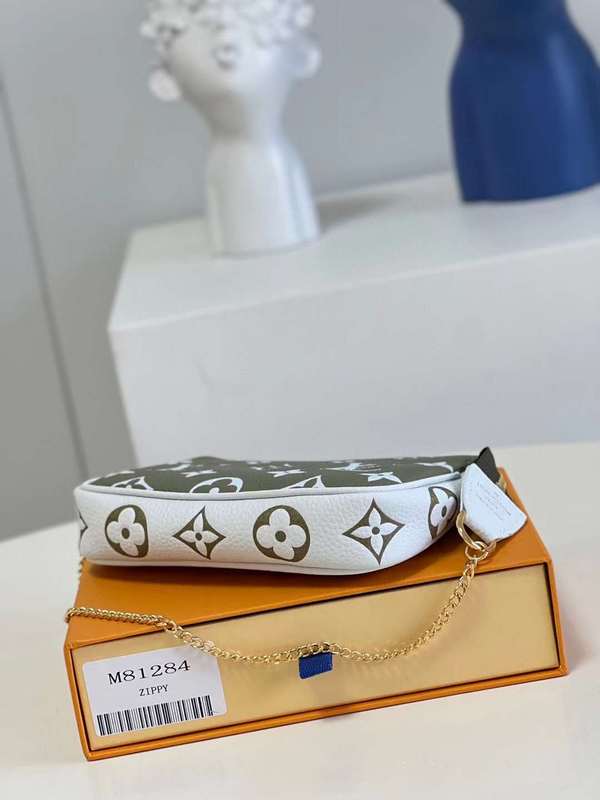 The Franco Shops - Louis Vuittons - 12071