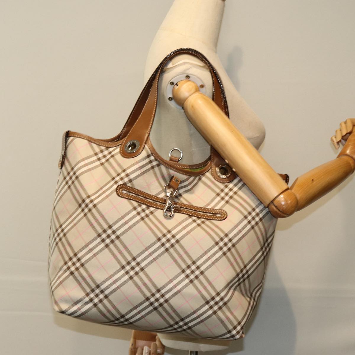 Burberry Nova Check Reversible Tote Bag Nylon Beige Auth hk1321