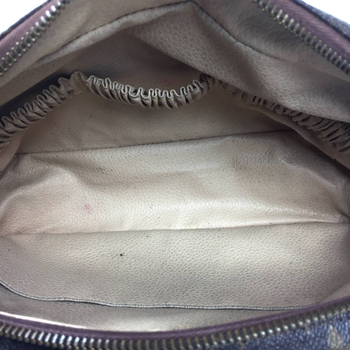 Louis-Vuitton Vintage Monogram Trousse Toilette 23