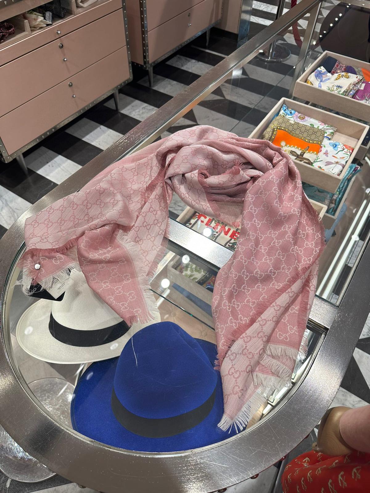PreOrder Gucci long scarf