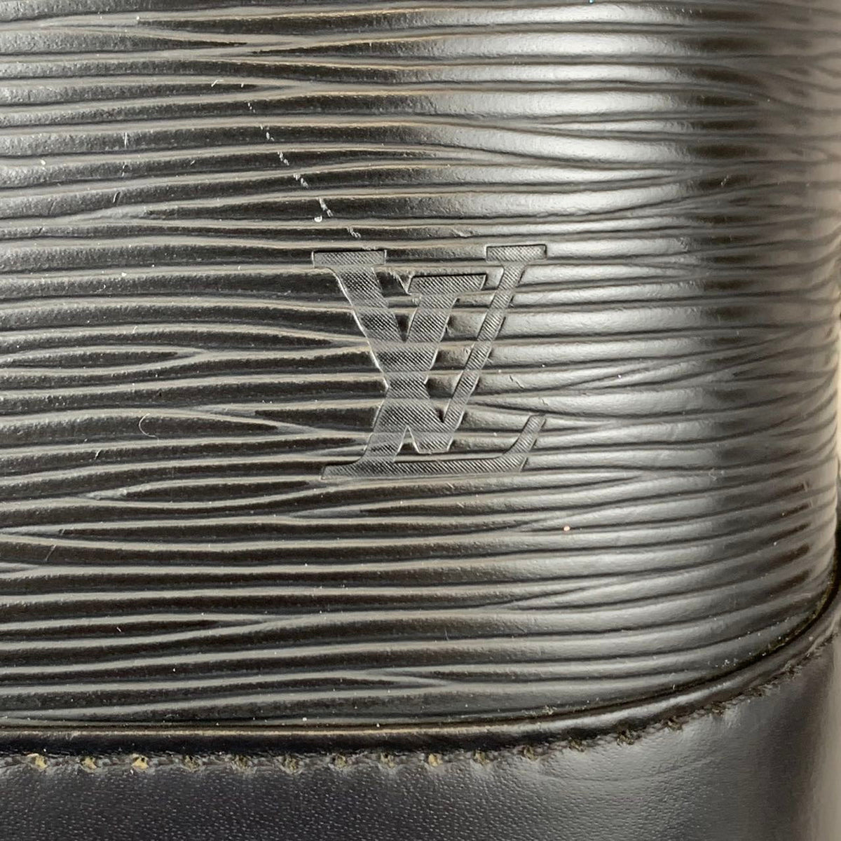 Louis-Vuitton Alma BB Black Epi SHW
